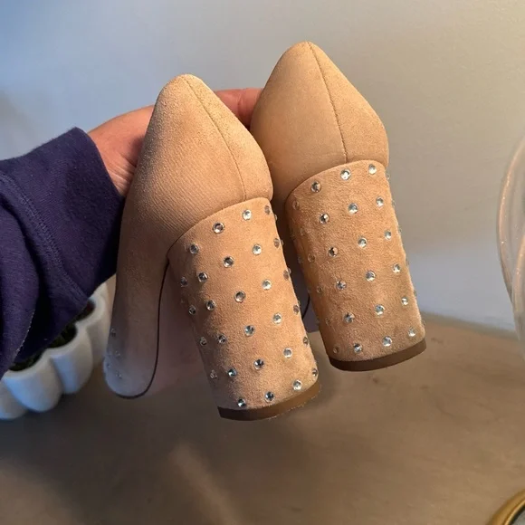 Elegant Tan Suede Heels with Studded Detail. - Picture 12 of 12